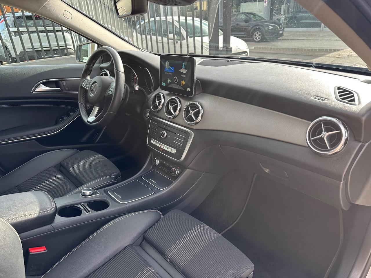 Mercedes-benz GLA 200 d Premium