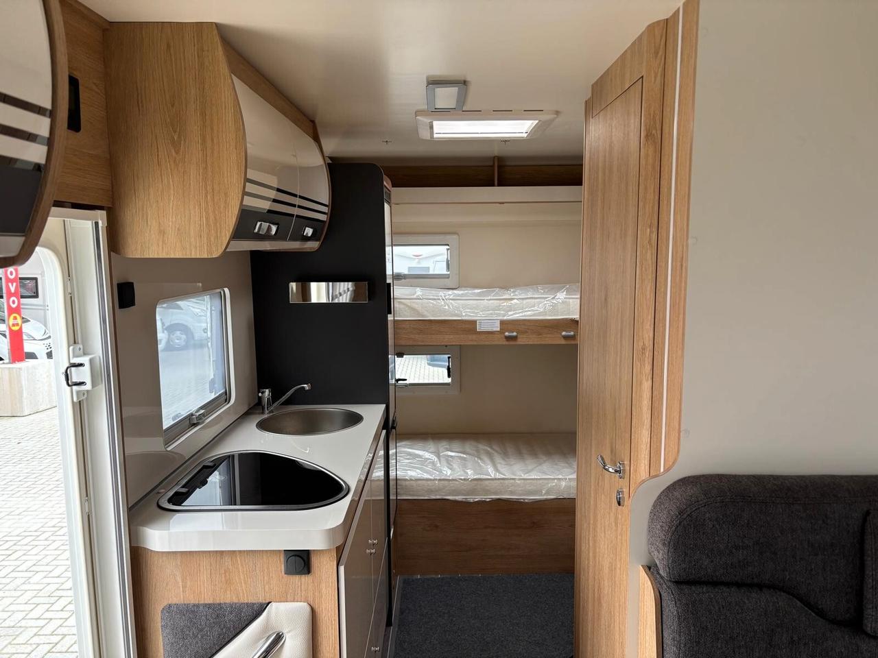 Ci International Horon 77 camper