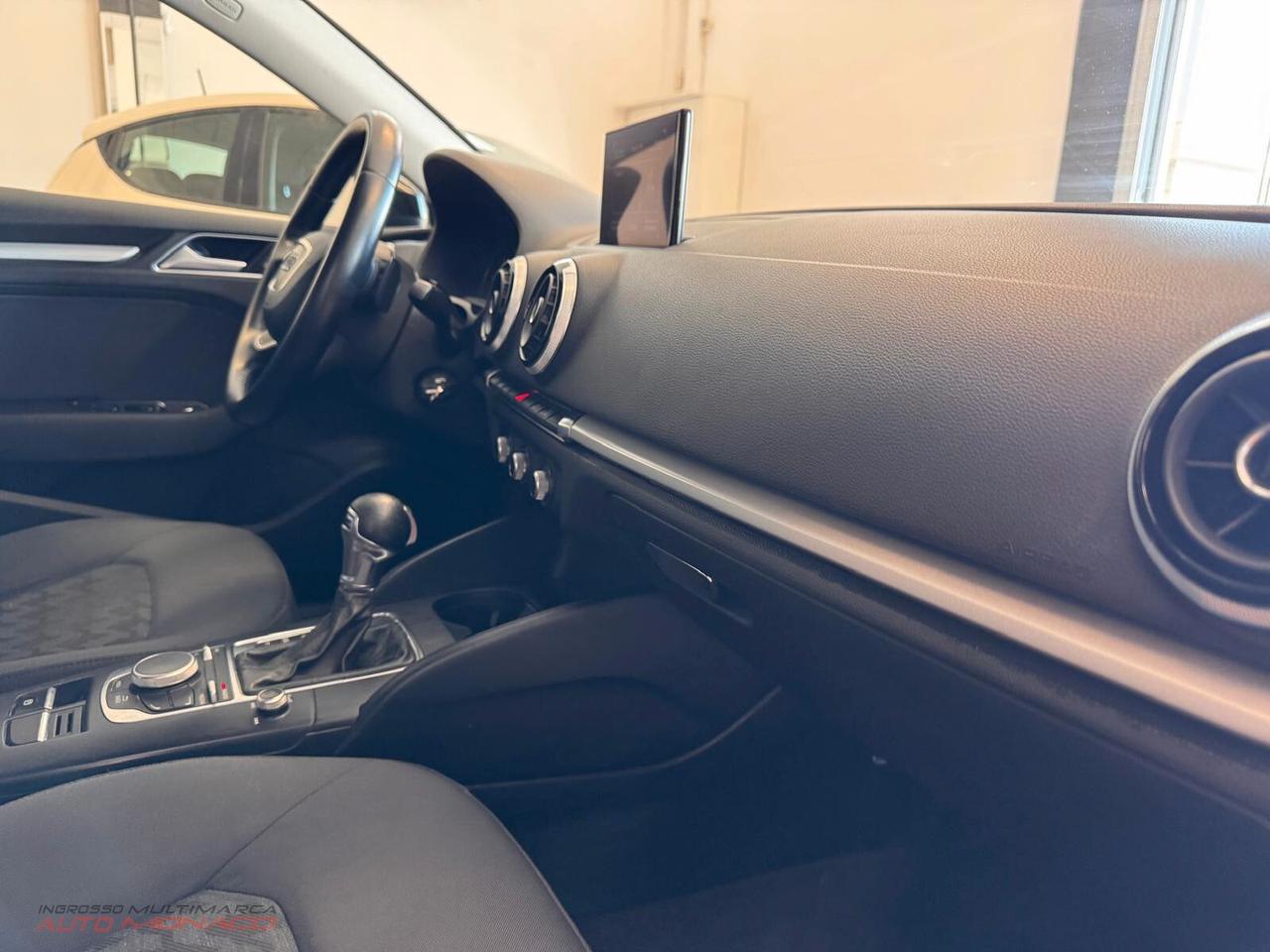 Audi A3 1.6 TDI 105cv Business 2014