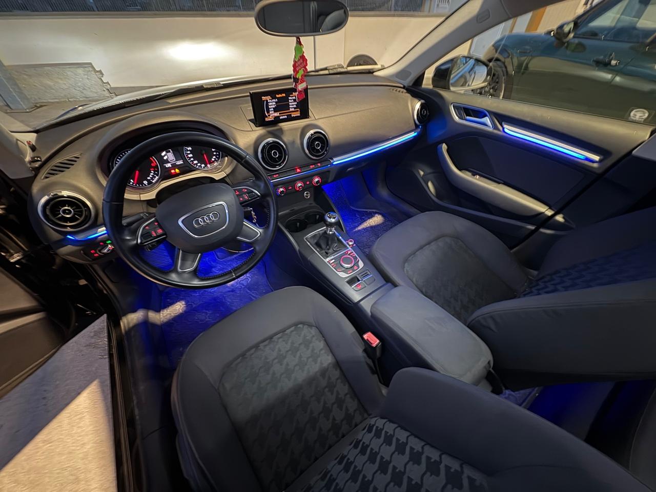 Audi A3 1.6 TDI ultra Attraction LED INTERNI E 18