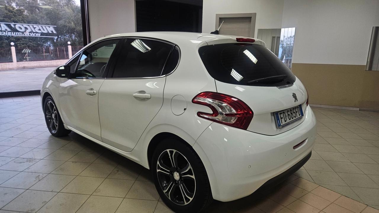 Peugeot 208 1.4 HDi 68 CV 5 porte Allure