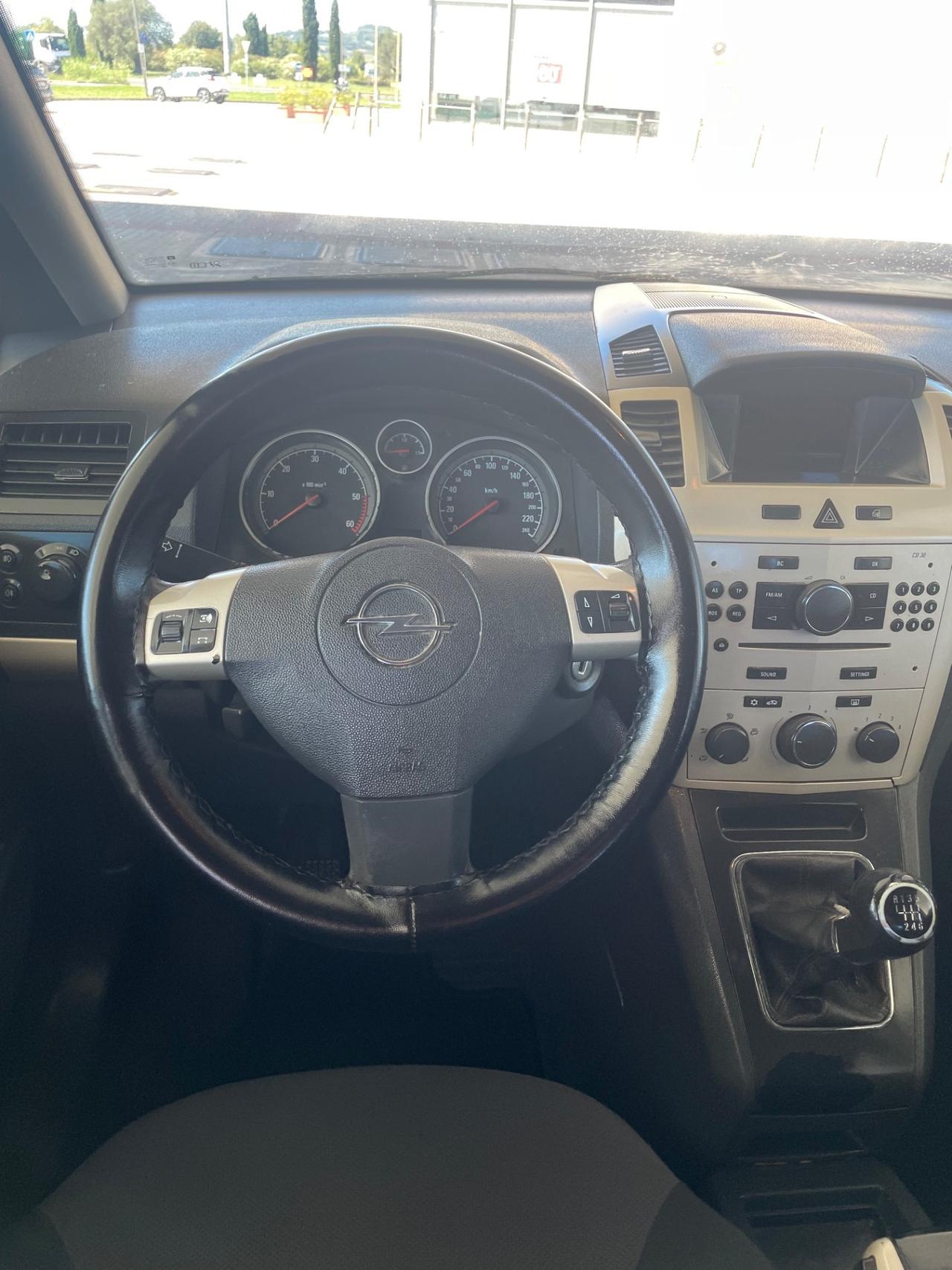 OPEL ZAFIRA 1.9 DISEL 190.000 KM 7 POSTI 2009.