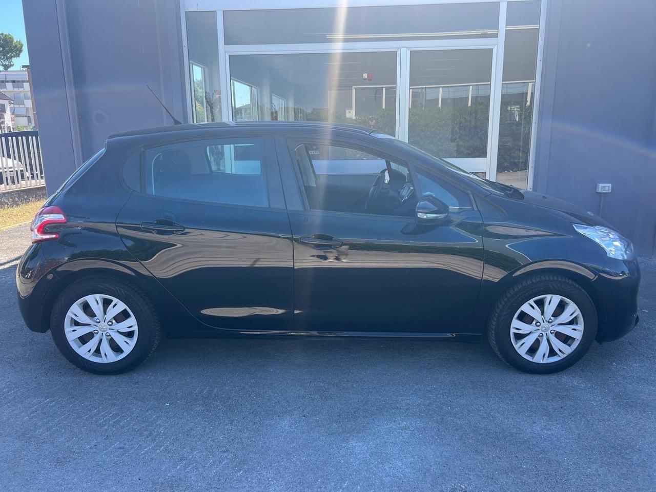 Peugeot 208 1.4 HDi 68 CV 5 porte Active 2014