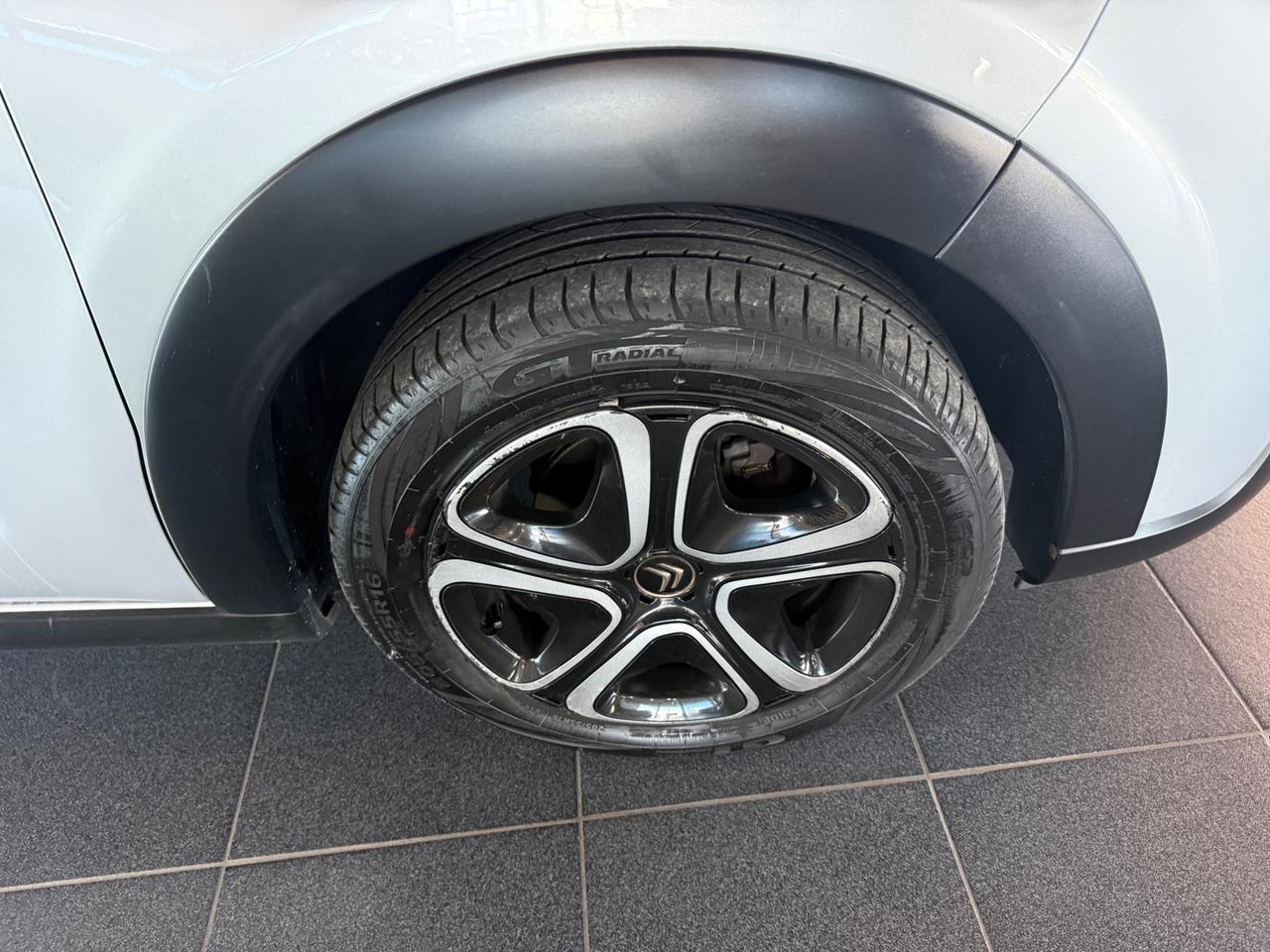 Citroen C3 PureTech 82 Shine my17" 86000km