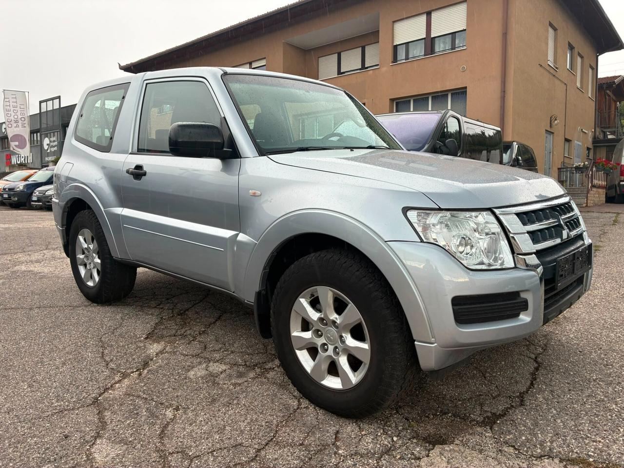 Mitsubishi Pajero 3.2 DI-D 3PORTE GANCIO TRAINO - MANUALE