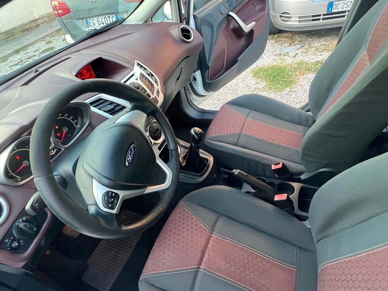 Ford Fiesta 1.4 5 porte Bz.- GPL Titanium