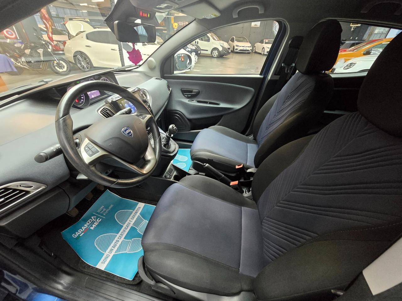 LANCIA YPSILON 1.0 FIREFLY HYBRID GOLD XNEOPATENTATO