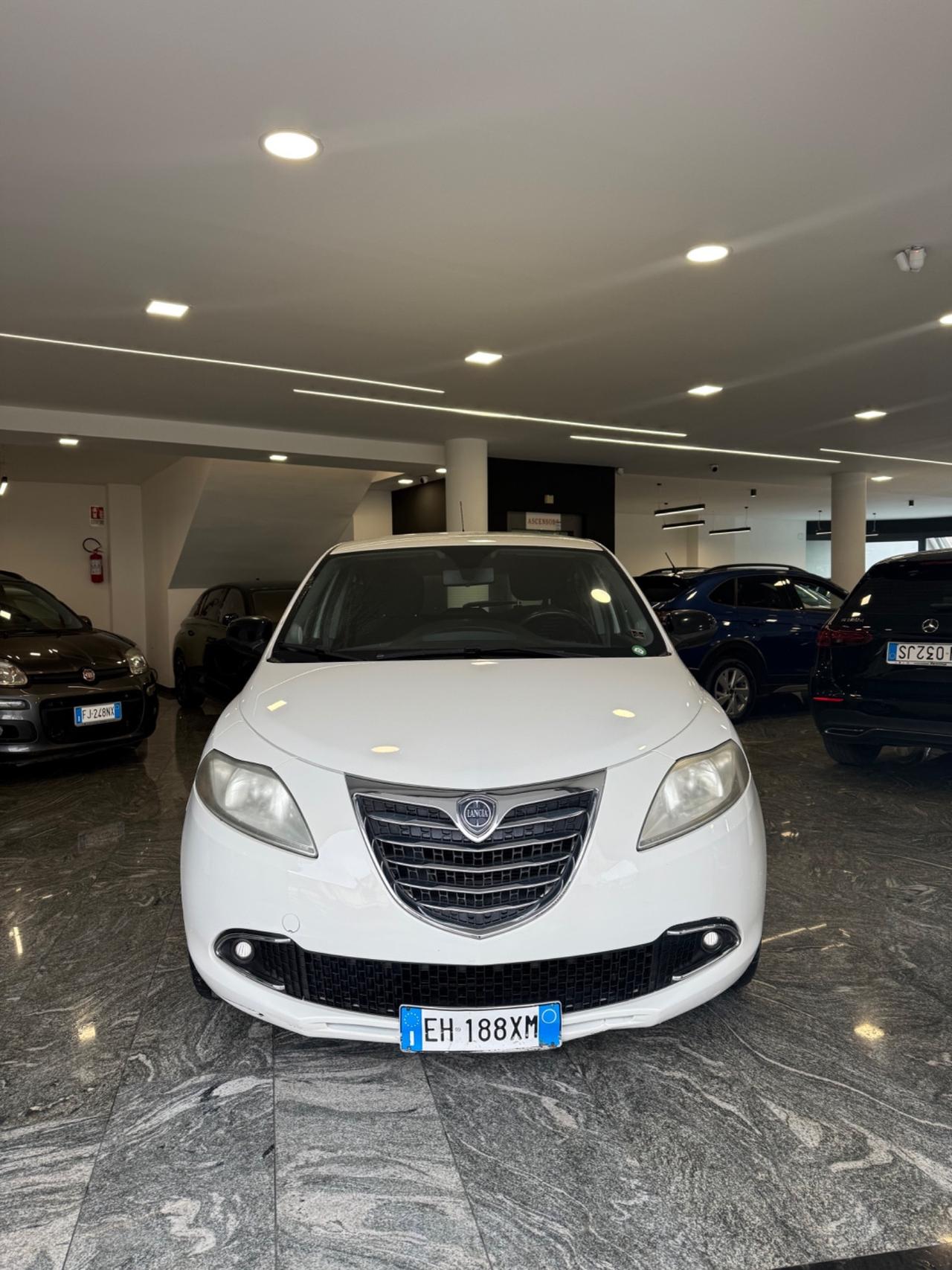 Lancia Ypsilon 1.2 69 CV 5 porte S&S Silver