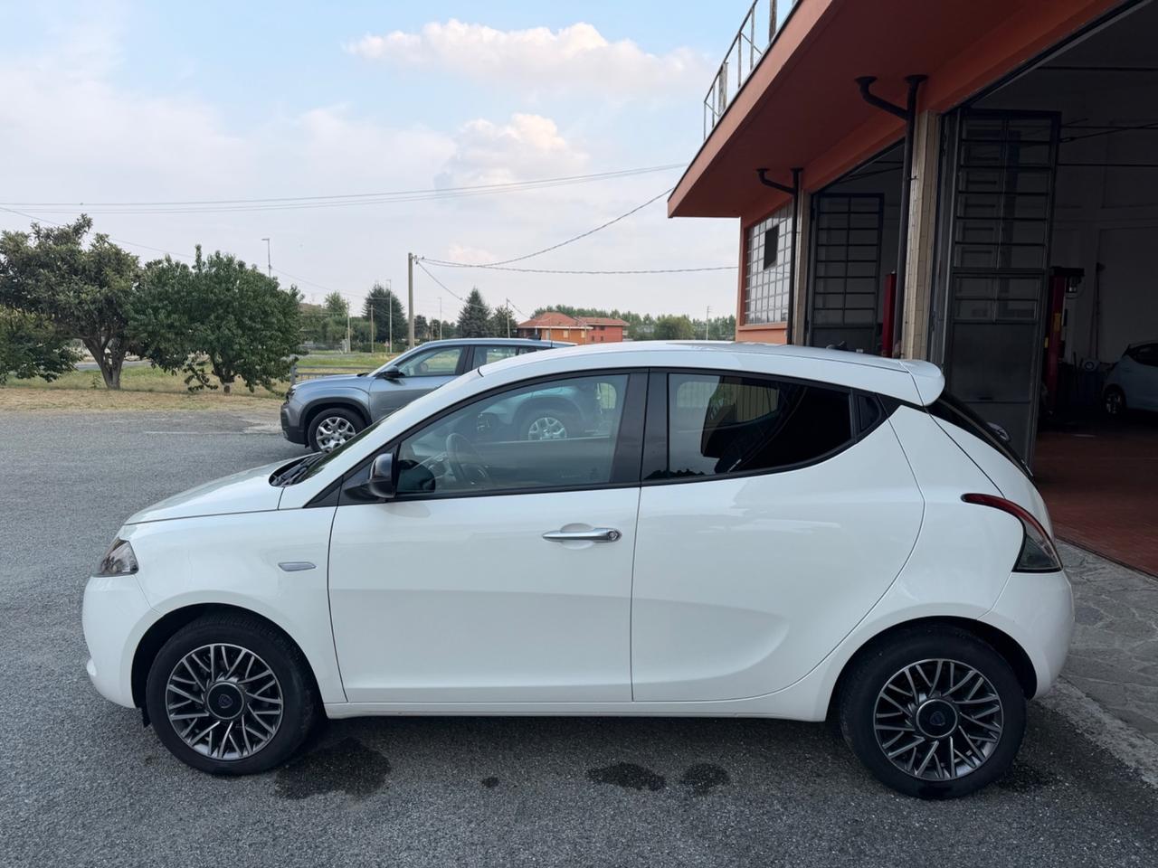 Lancia Ypsilon 1.0 Hybrid Gold