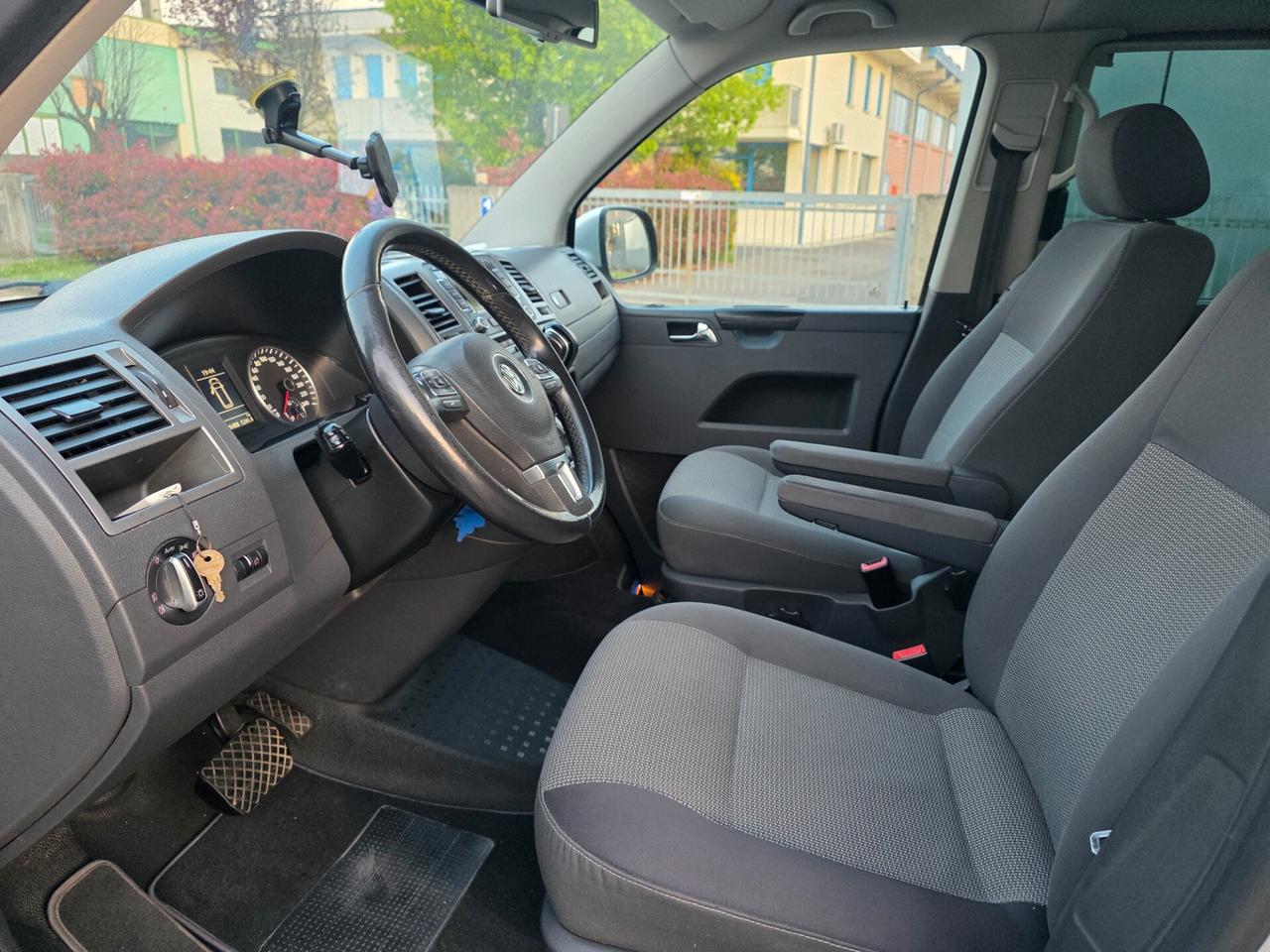 Volkswagen Caravelle 2.0 BiTDI 180CV DSG Highline