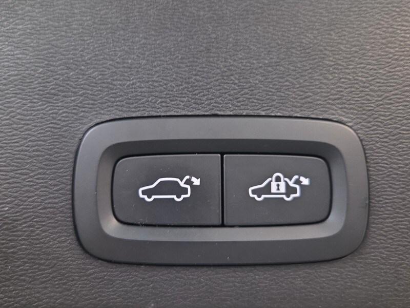 VOLVO XC40 (2017-->) XC40 T3 Geartronic Momentu...