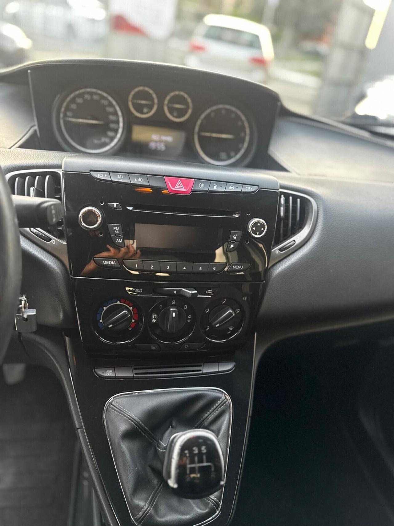 Lancia Ypsilon 1.2 69 CV 5 porte GPL Ecochic Platinum