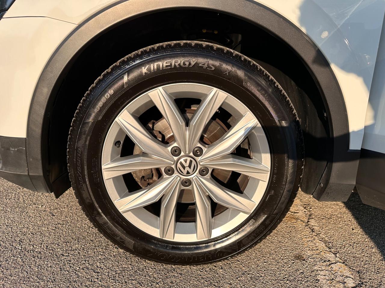 Volkswagen Tiguan 2.0 TDI SCR 4MOTION - VIRTUAL / NAVI / ALCANTARA / R18
