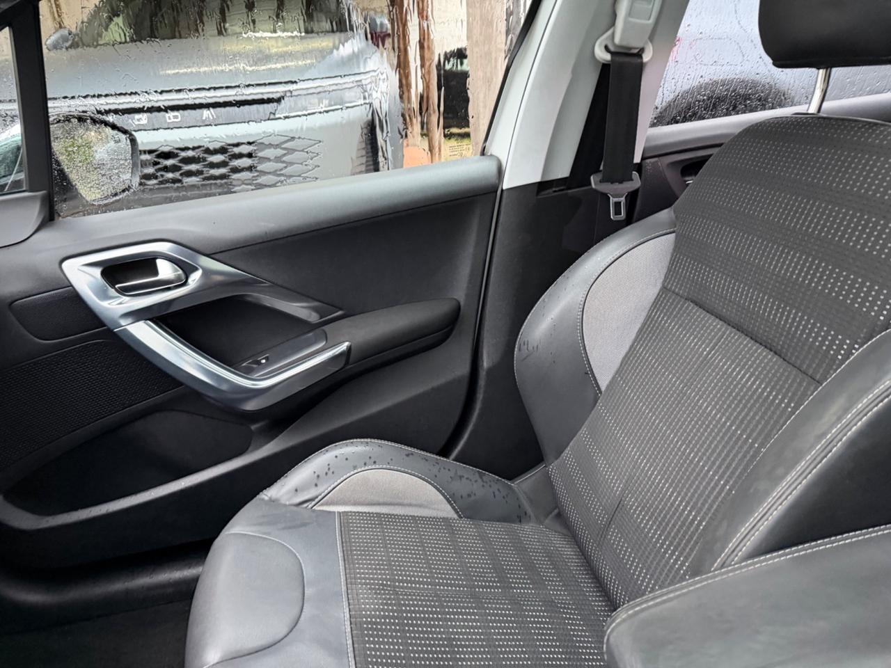 Peugeot 2008 BlueHDi 120 S&S Allure