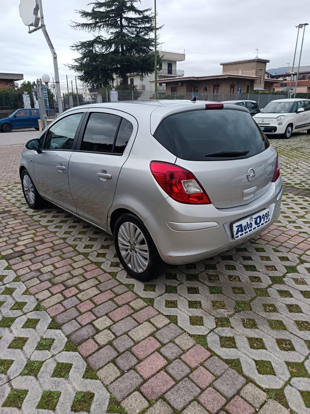 Opel Corsa 1.2 5 porte Club
