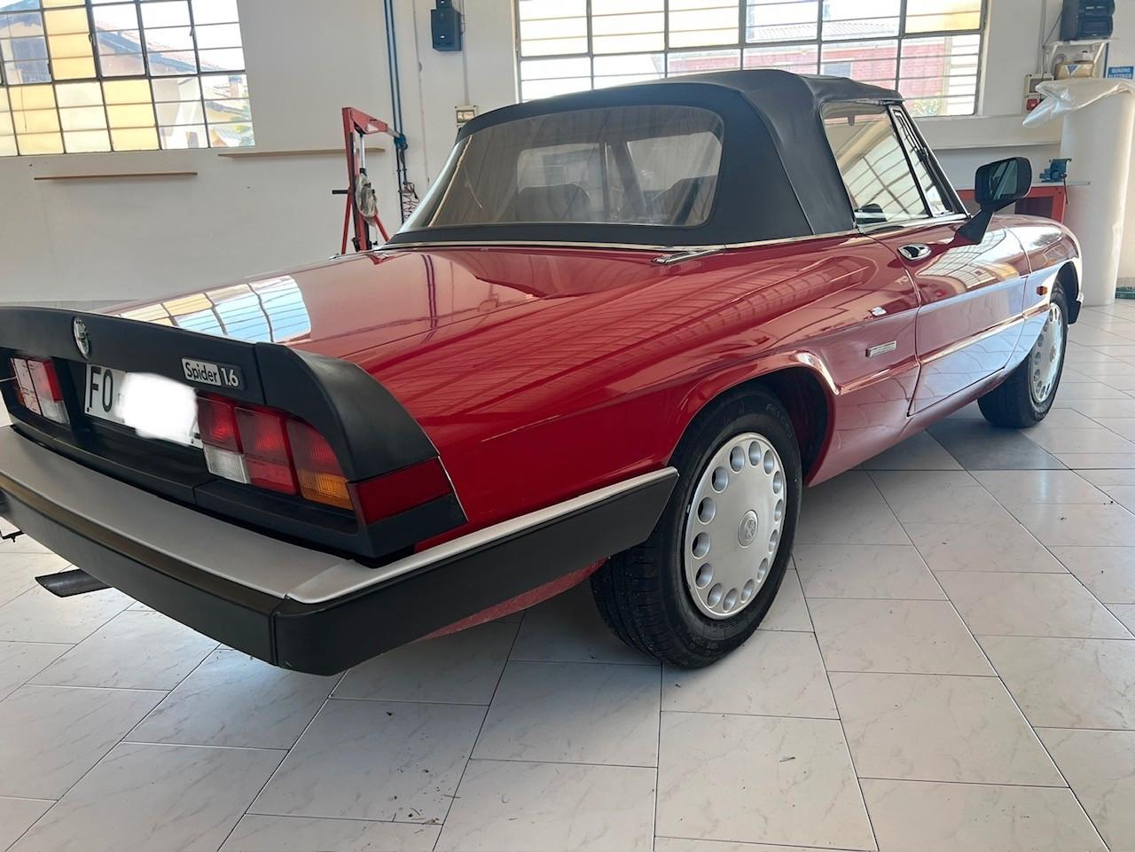 Alfa Romeo Spider 1.6