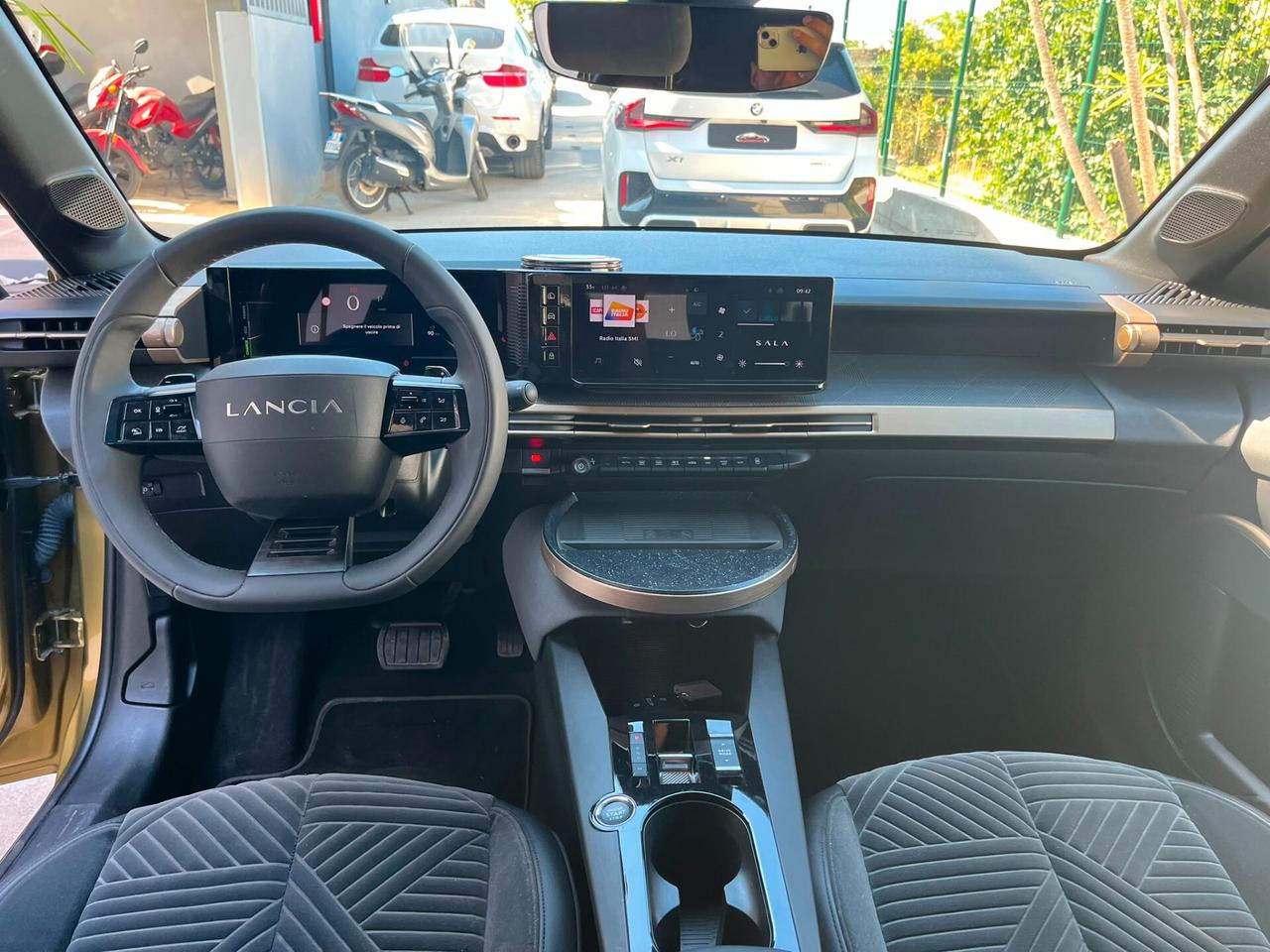 Lancia Ypsilon Hybrid e-DCT LX
