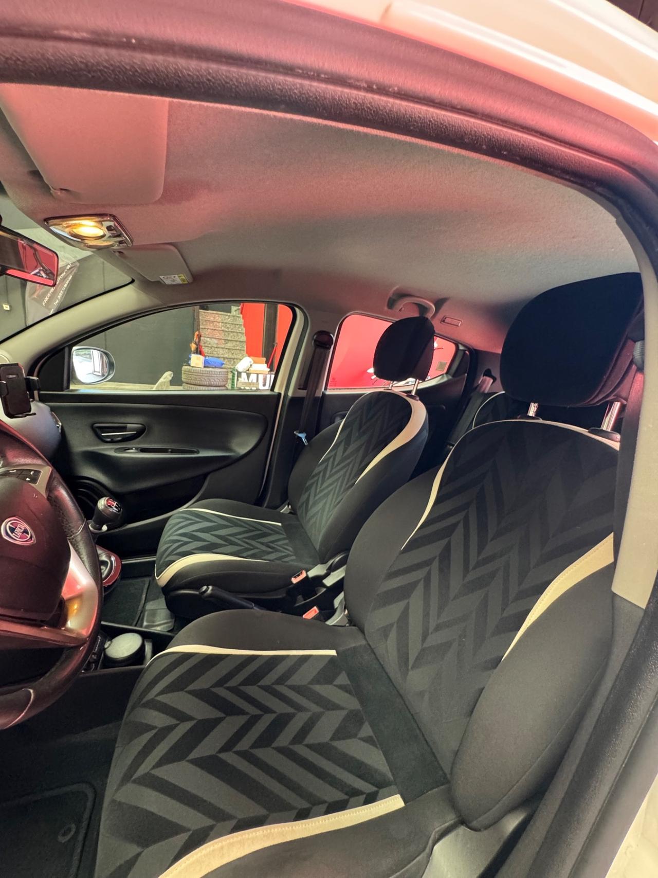 Lancia Ypsilon 1.2 69 CV 5 porte Platinum