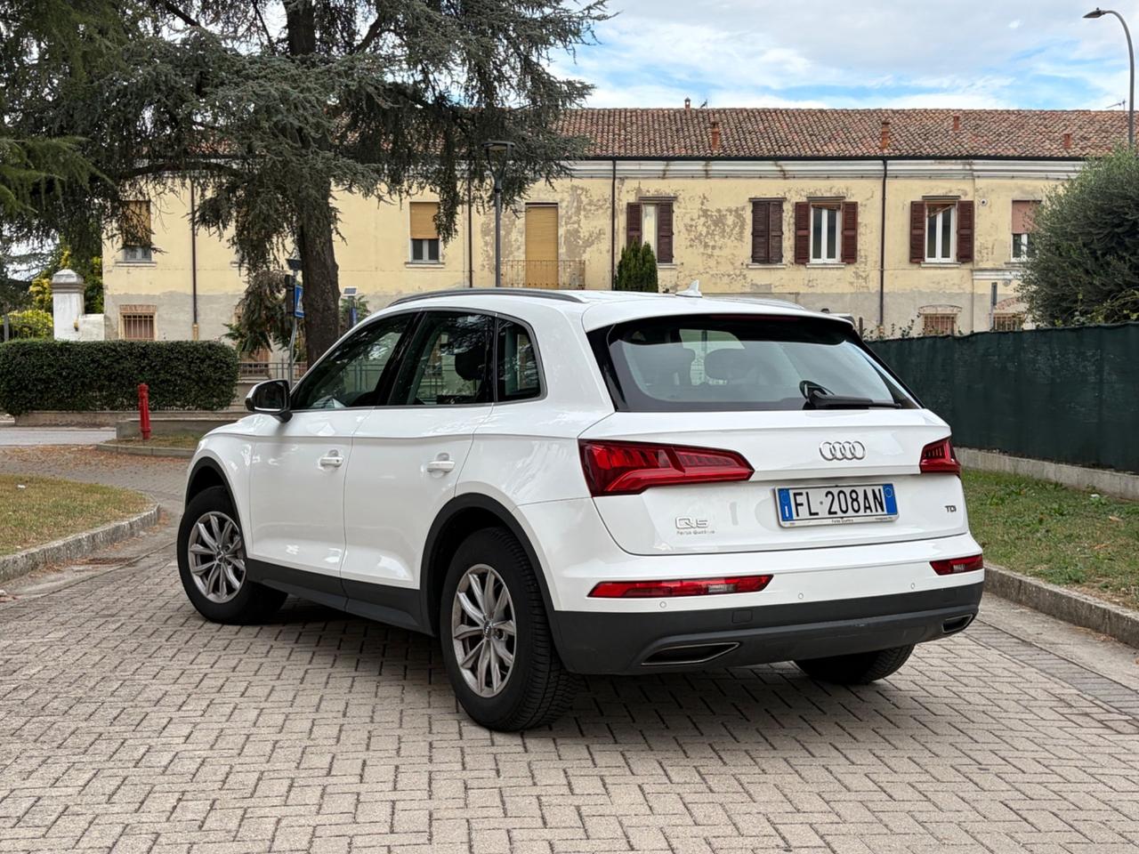 Audi Q5 2.0 TDI 150 CV Design euro 6B