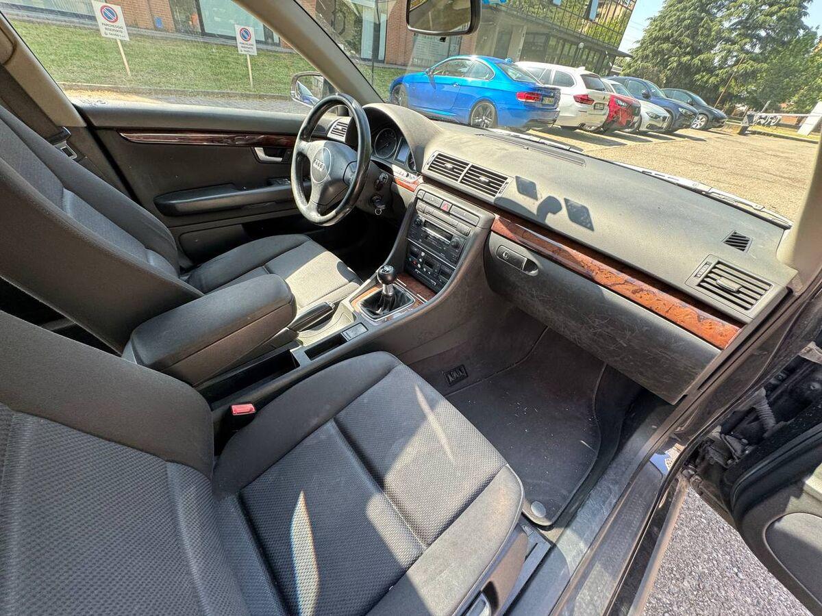 Audi A4 Avant 2.5 V6 tdi 163cv