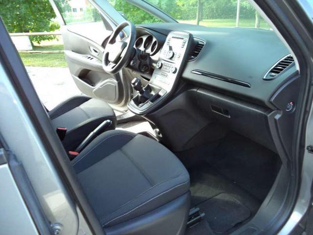 RENAULT Grand Scenic Blue dCi 120 CV Initiale Paris