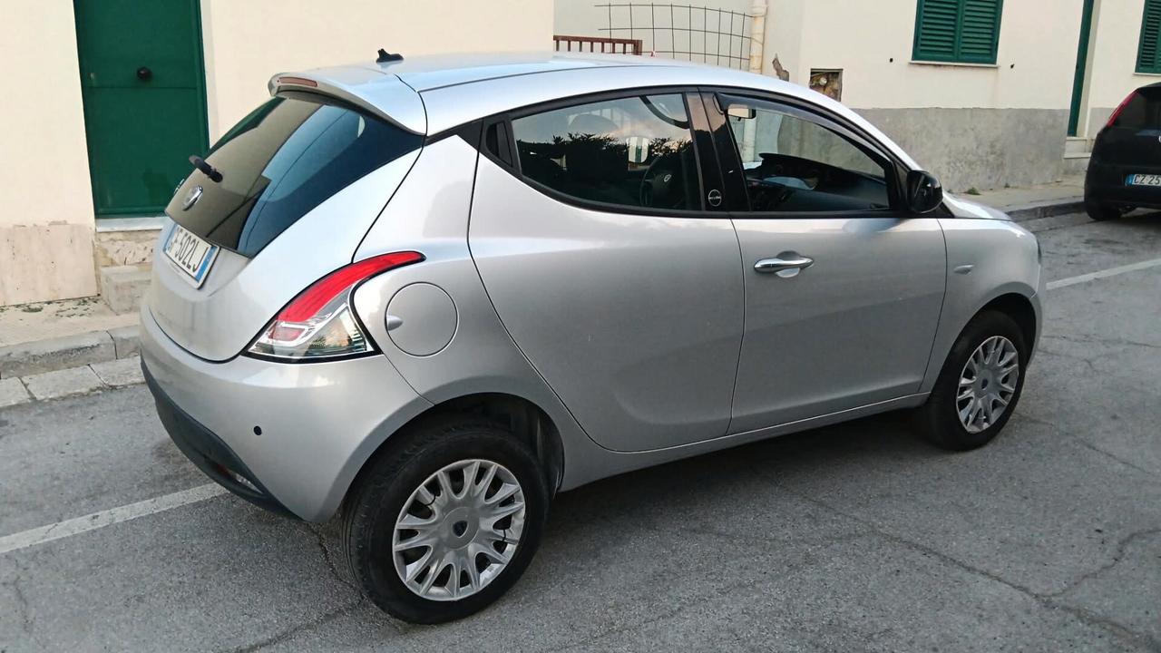 Lancia Ypsilon 0.9 TwinAir 5 porte Metano Ecochic Elefantino Blu