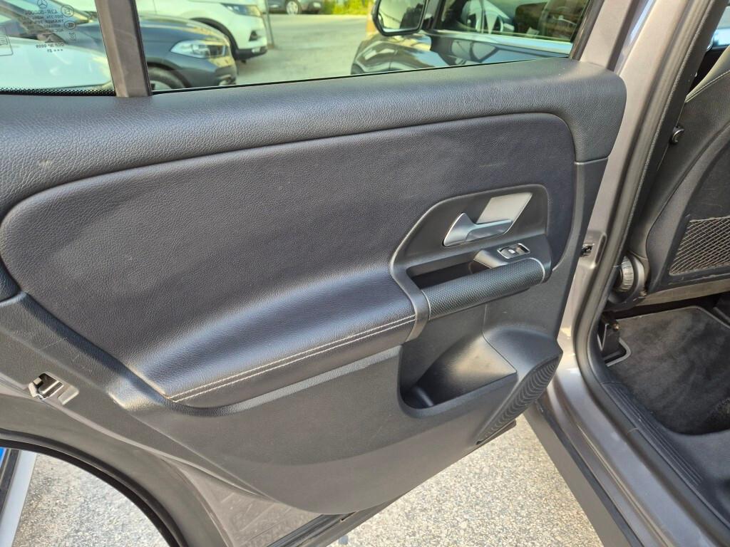 Mercedes GLB 180 d Automatic Sport con Garanzia