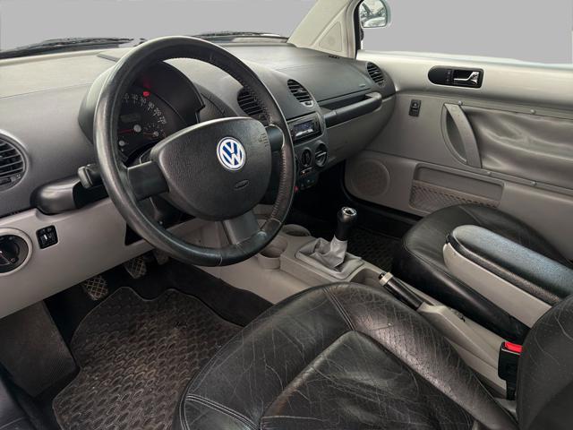 VOLKSWAGEN New Beetle 2.0