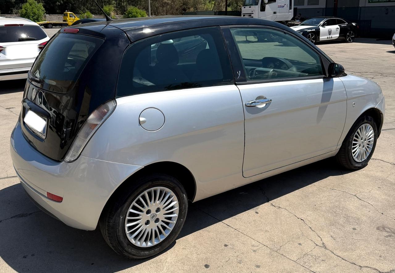 Lancia Ypsilon 1.3 MJT 75 CV BiColor Platino