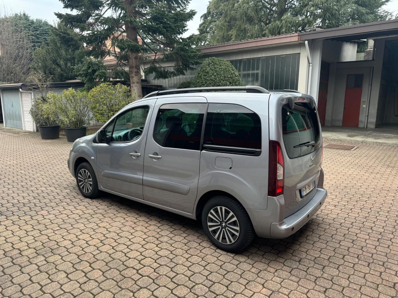 Peugeot Partner Tepee BlueHDi 5 posti