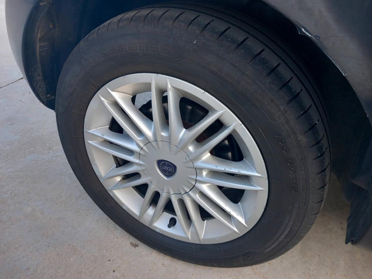 Lancia MUSA 1.6 Multijet Oro gomme nuove doppia chiava ottima utilitaria