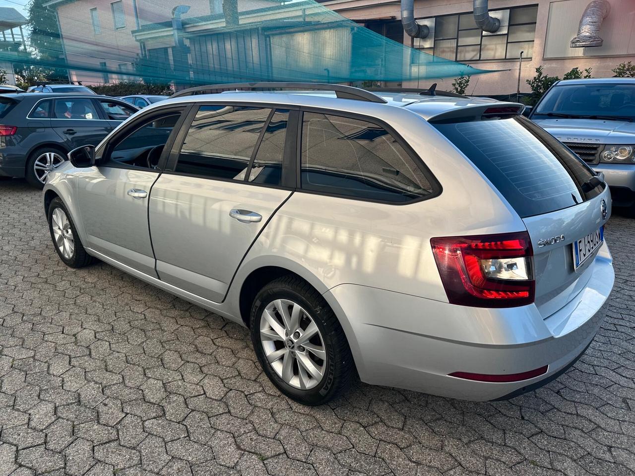 Skoda Octavia 1.6 TDI CR 115 CV DSG Executive*EURO6*NAVI
