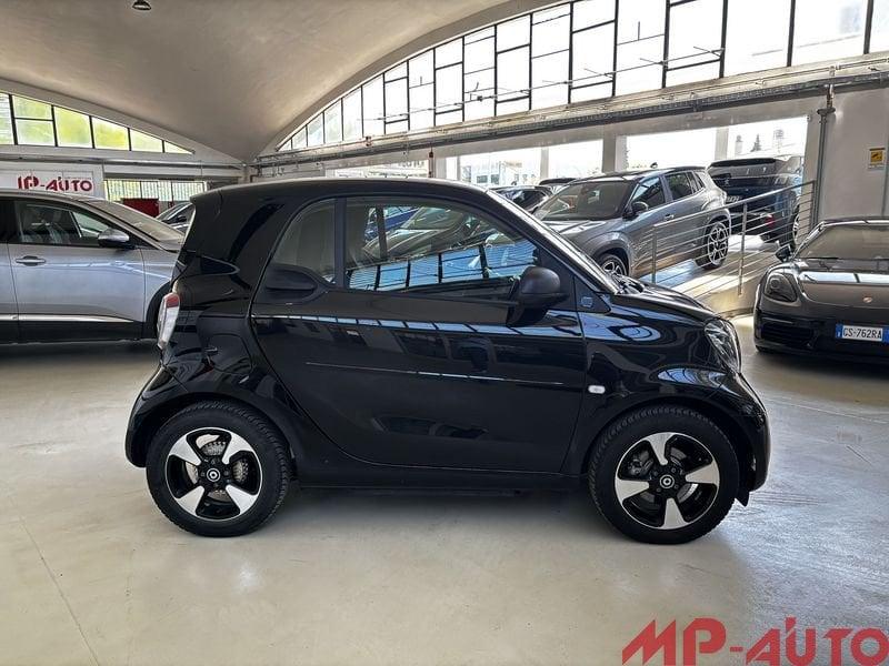 smart fortwo EQ tua a 247,00 euro al mese
