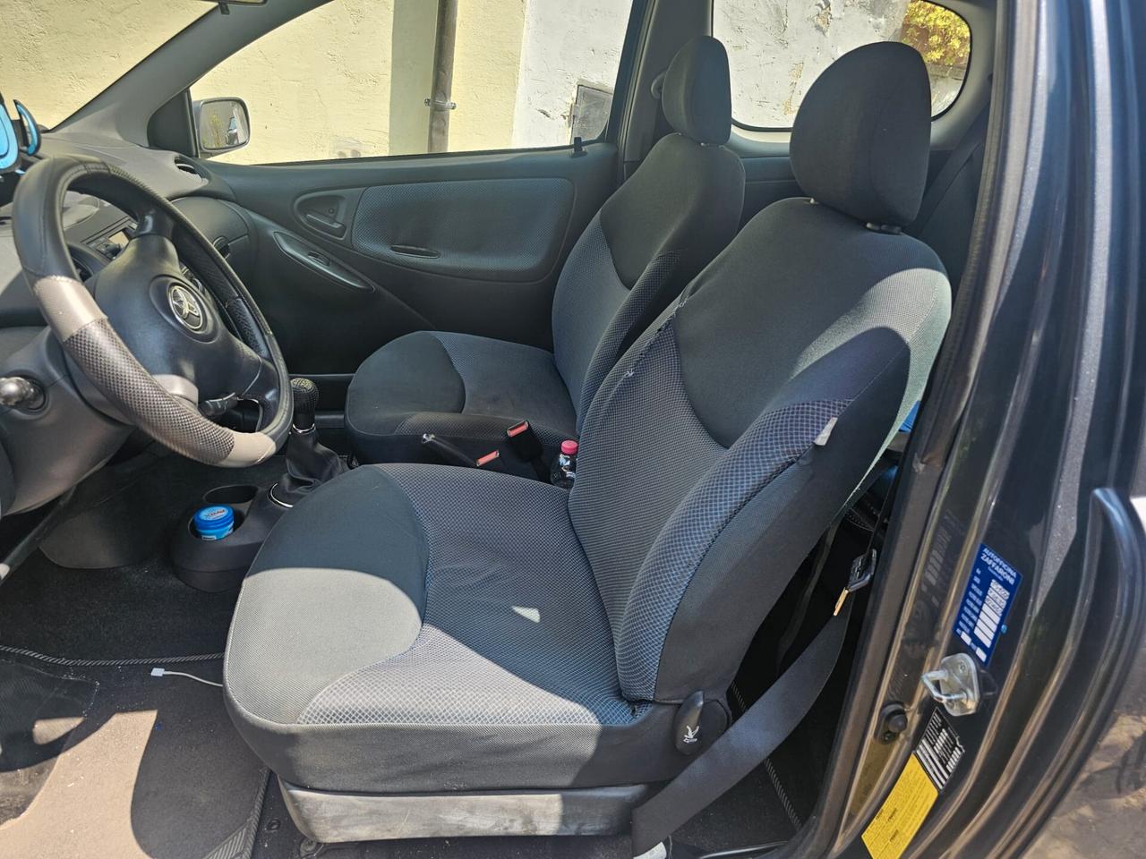 Toyota Yaris 1.0i 16V cat 3 porte Sol