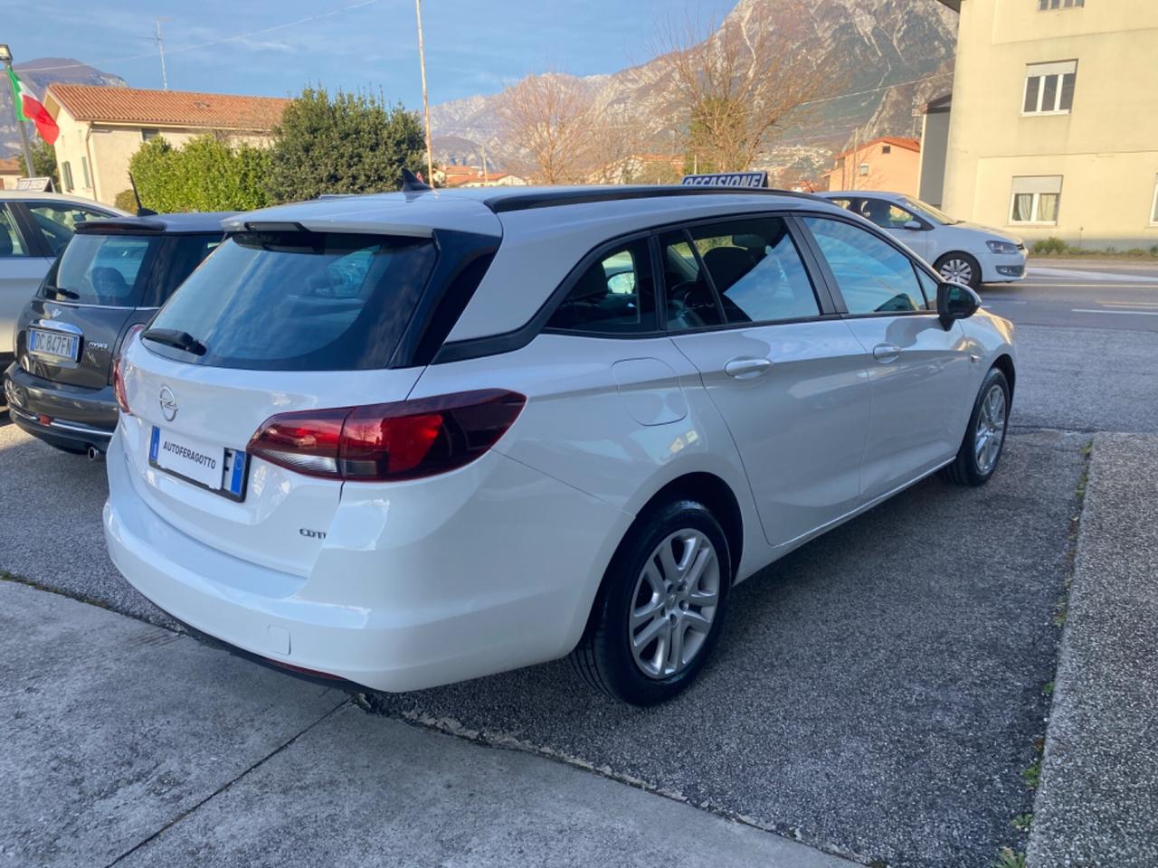 Opel Astra 1.6 CDTI Sports Tourer - automatico