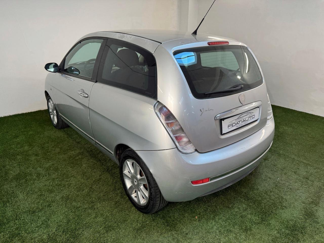 Ypsilon 1.2 8v Argento OK NEOPATENTATI 1PROPR.