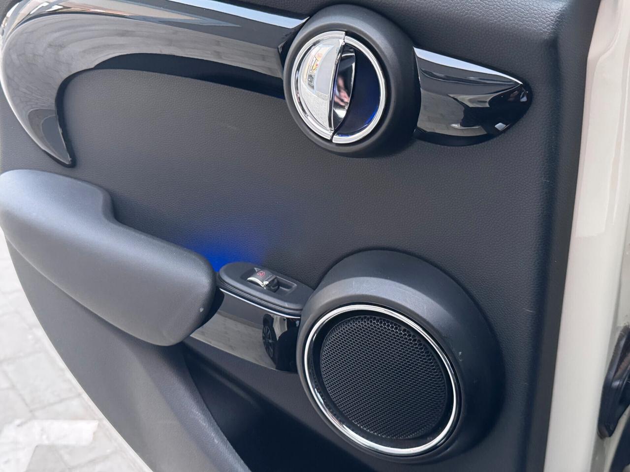 Mini Cooper D 1.5 5 porte - TAGLIANDI CERT. - GARANZIA FINO A 5 ANNI