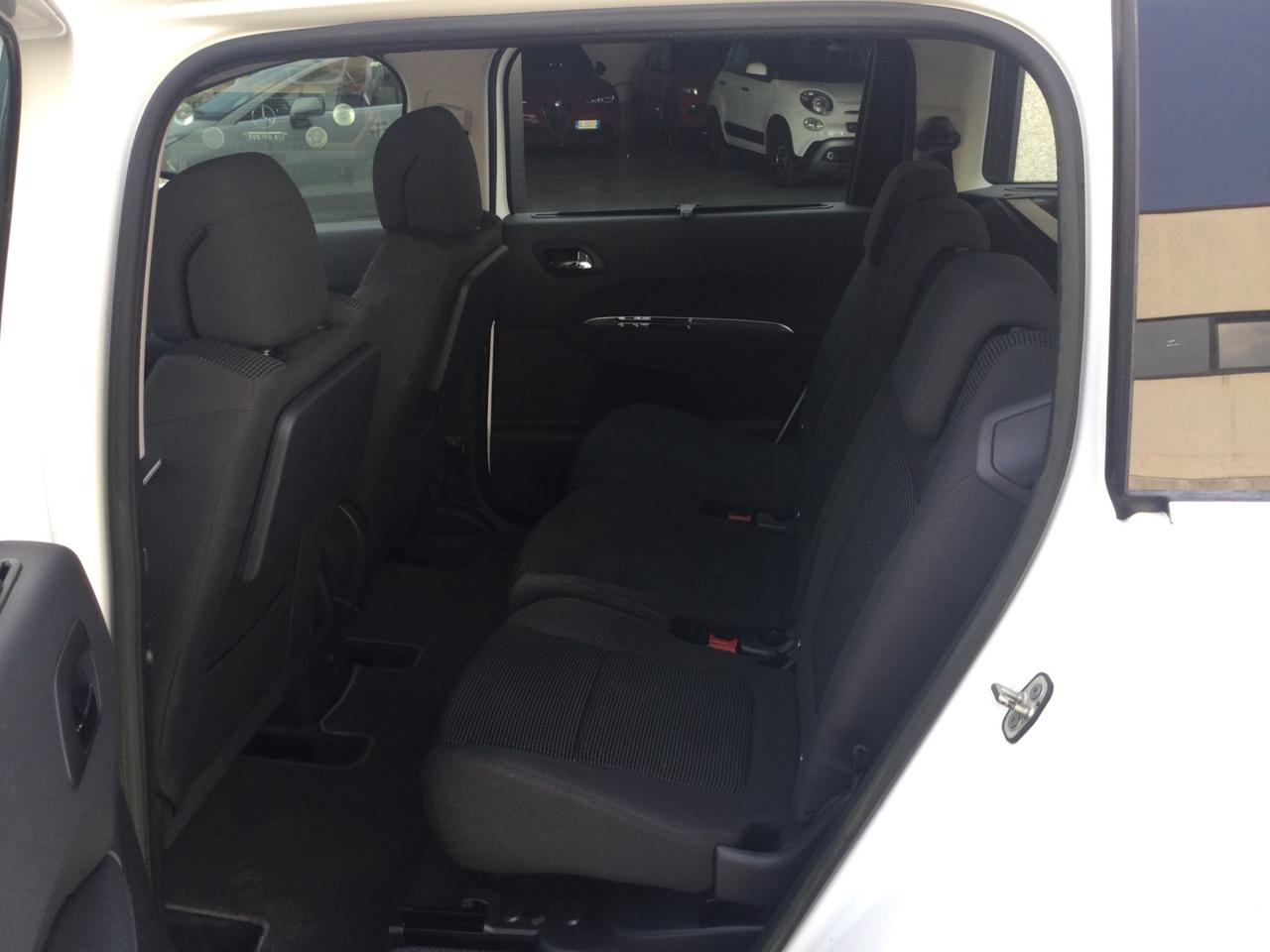 Peugeot 5008 1.6 HDi 115CV Allure