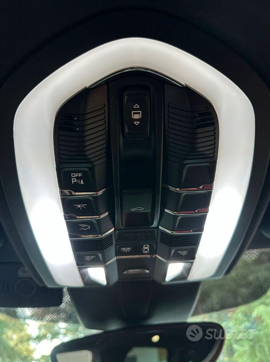 PORSCHE CAYENNE 3.0 DIESEL PLATINUM EDITION - 250