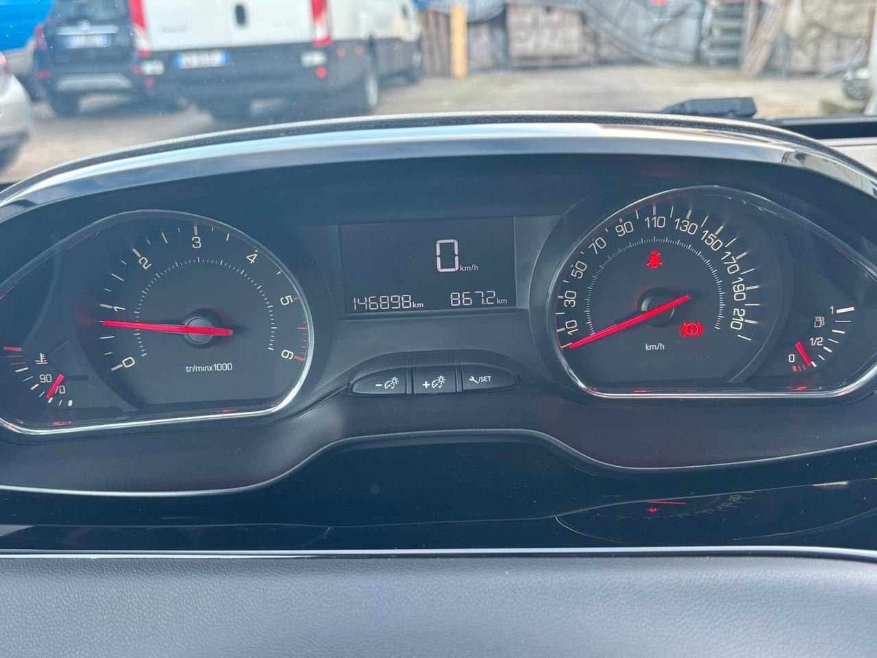 Peugeot 208 1.4 HDi 68 CV 5 porte Allure