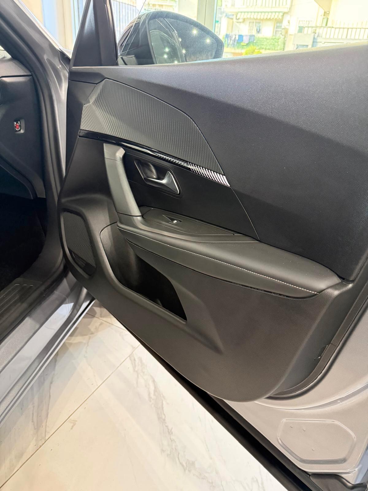 Peugeot 2008 PureTech 130 S&S EAT8 Allure