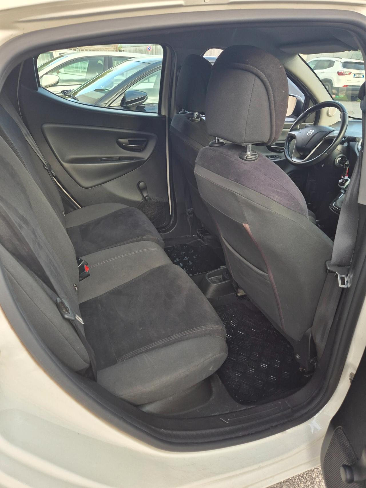 Lancia Ypsilon 0.9 TwinAir 85 CV 5 porte Metano Ecochic Gold