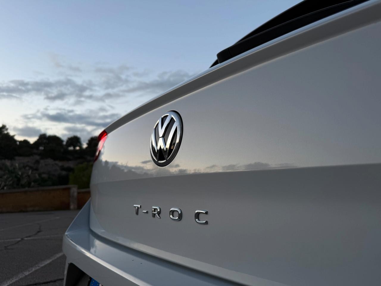 Volkswagen T-Roc/1.0 TSI 116 CV/CAR PLAY/CERCHI 17"/NEO