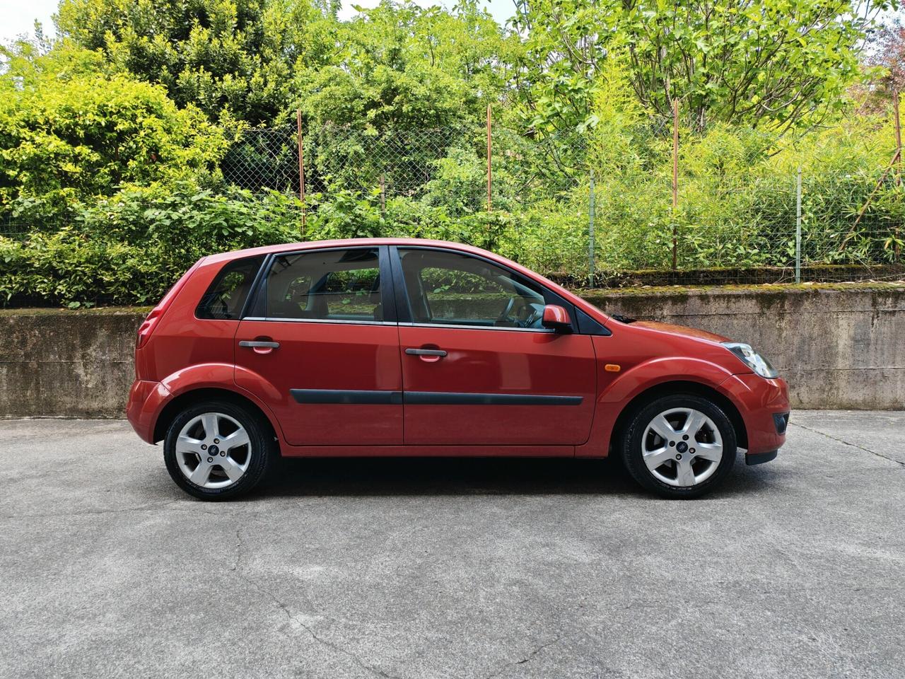 Ford Fiesta 1.2 BENZINA 75cv / 37.000km / Unipro