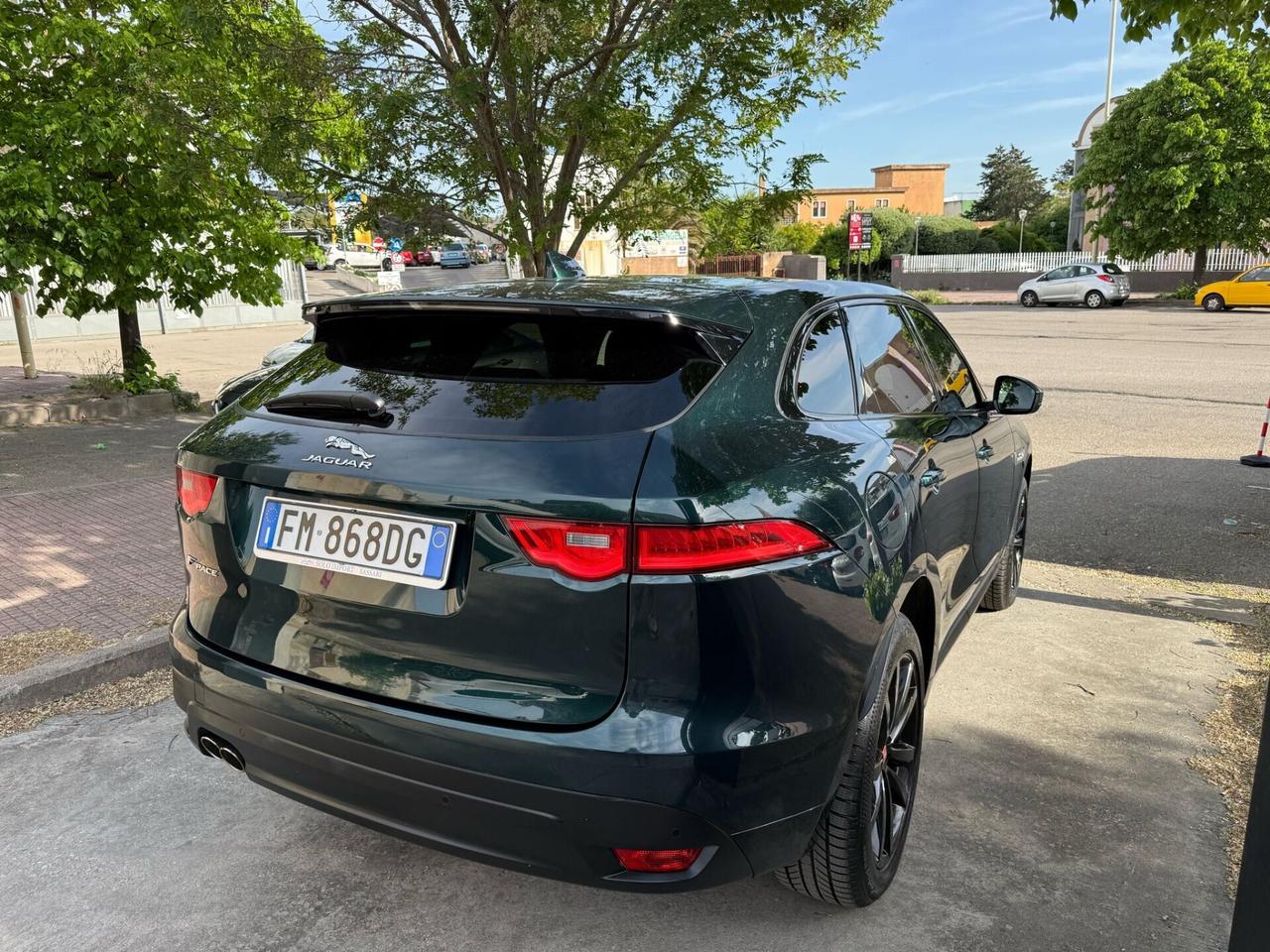Jaguar F-Pace 2.0 R-Sport AWD 180 HP