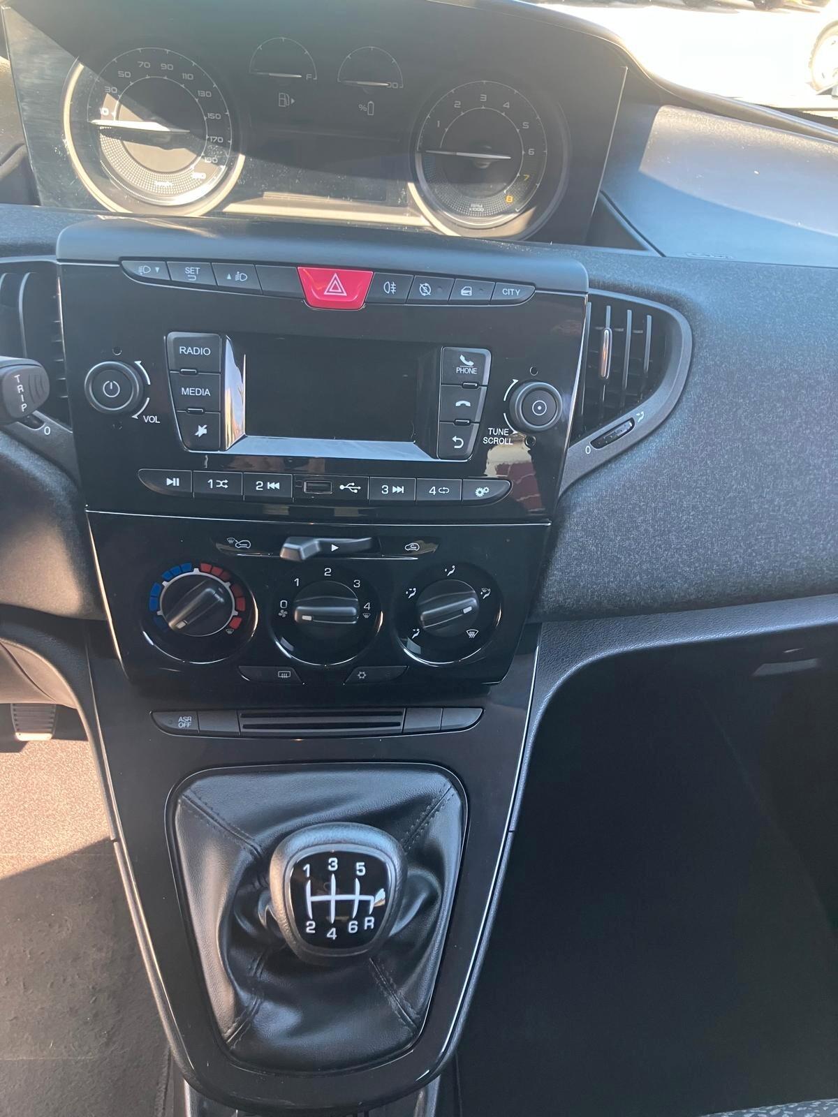 LANCIA YPSILON 1.0 70cv 5 Porte S&S Hybrid Silver Plus