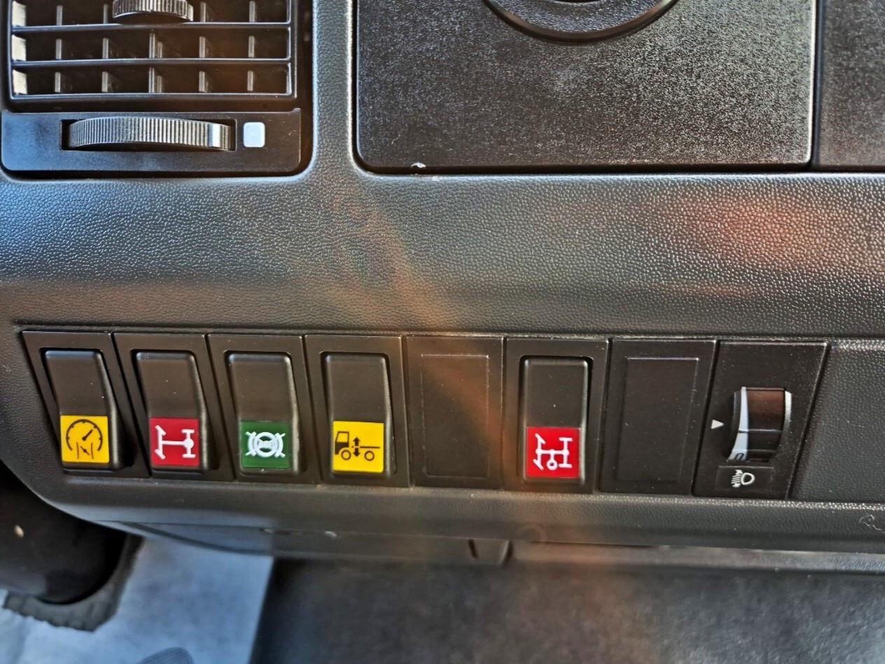 MAN 13 284 cassone e gru scarrabili con Radiocomando