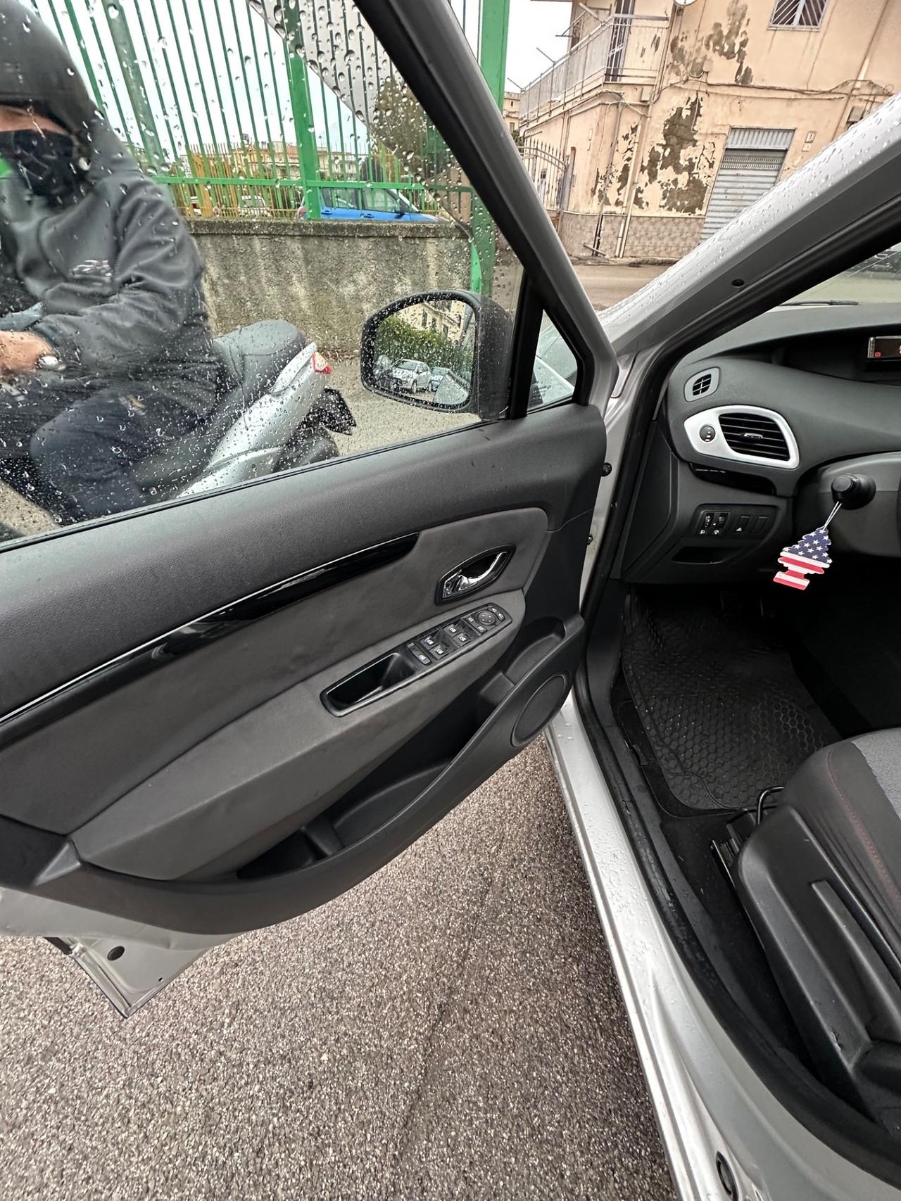 Renault Scenic Scénic XMod 1.5 dCi 110CV EDC Bose