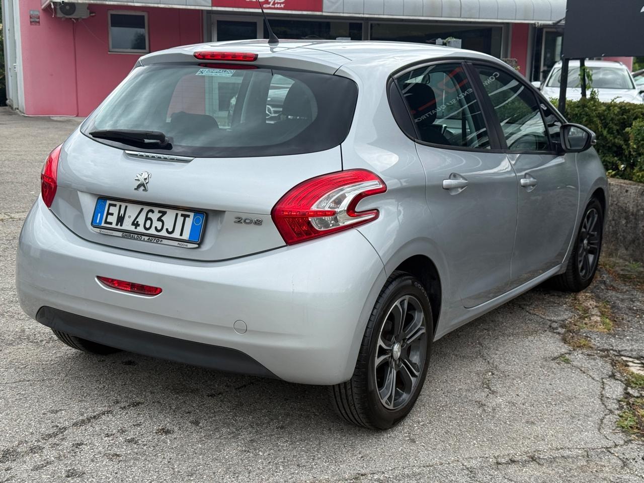 Peugeot 208 1.4 HDi 68 CV 5 porte Allure