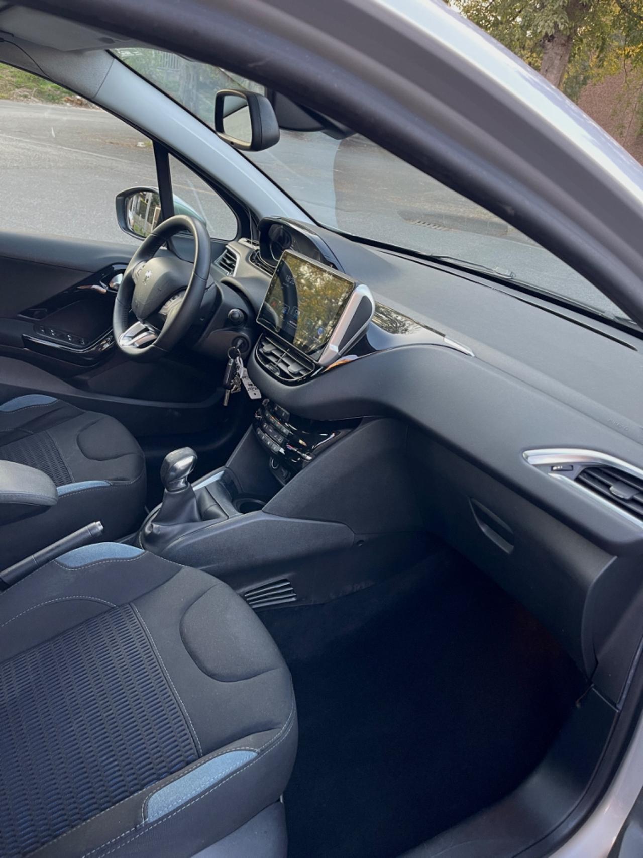 Peugeot 208 1.4 HDi 68 CV 5 porte Allure per Neopatentati 204